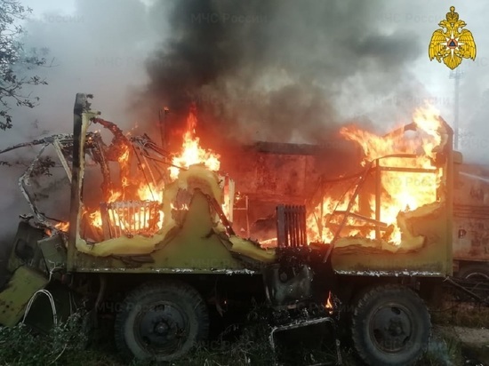 Автоприцеп сгорел в Калужской области
