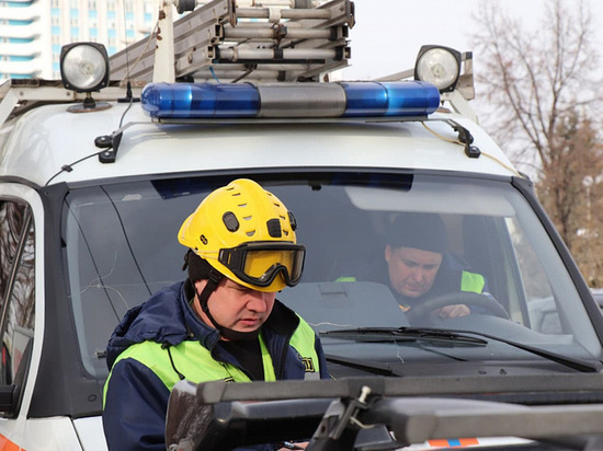 Спасатели доставали 63-летнего мужчину в Кемерове с помощью альпинистского снаряжения