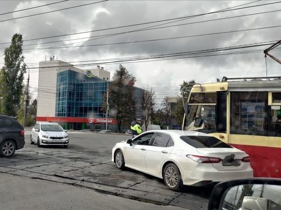 На проспекте Ленина в Туле трамвай столкнулся с «Тойотой»