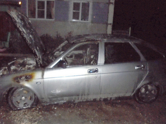 В Ряжске сгорела припаркованная во дворе Lada Priora