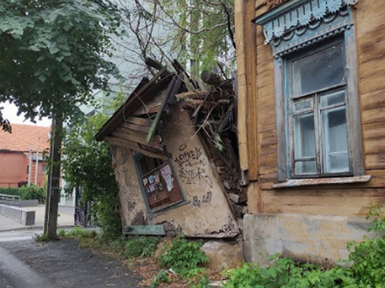 В центре Рязани разрушается историческое здание