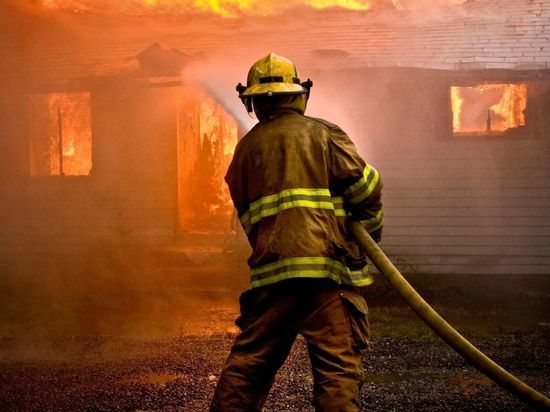 Пожар унес жизни двух человек в Тосненском районе
