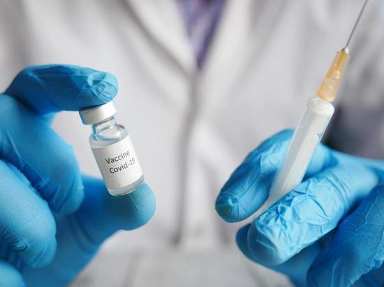 Третий укол вакцины Pfizer предложено сделать только пожилым и людям из «группы риска»