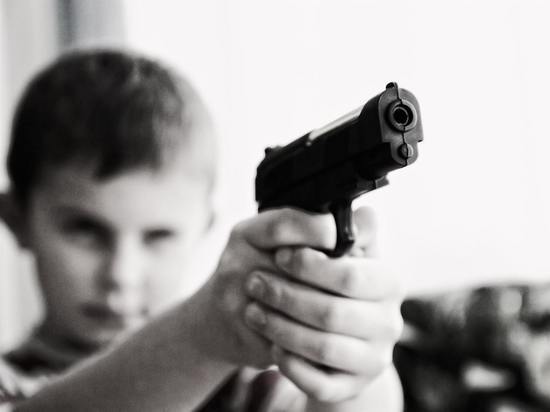 В Курске два юнца напали с пистолетом на 12-летнего школьника