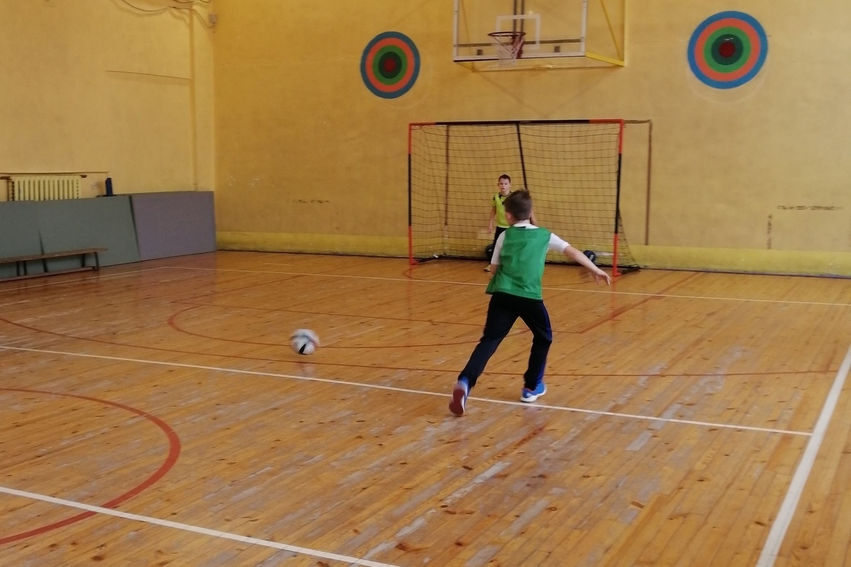 Футбол в школе нижегородской области. Урок футбола в школе.