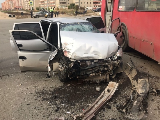 Четыре человека травмированы при столкновении автомобиля и троллейбуса в Йошкар-Оле