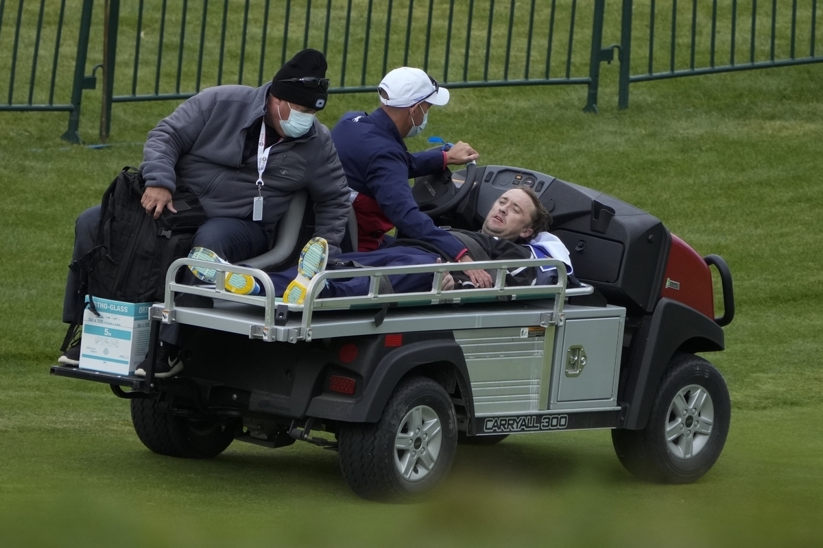 Звезда фильмов о Гарри Поттере потерял сознание во время матча по гольфу