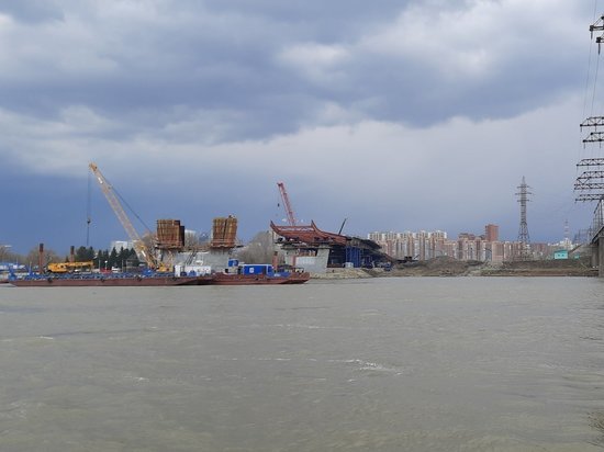 Из-за строительства четвертого моста в Новосибирске жители трех ЖК остались без света и воды