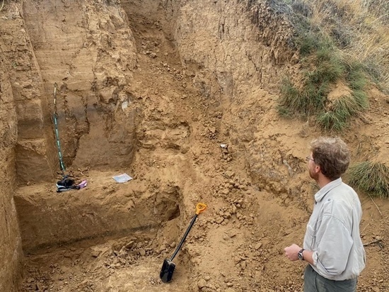 Ученые ведут раскопки палеолитической стоянки в Волгоградской области
