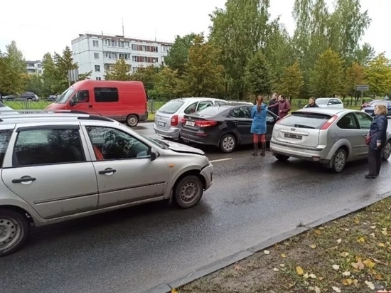 ДТП с участием четырех машин произошло на Завеличье в Пскове