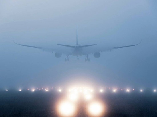 Три самолета ушли на запасной аэродром Надыма из-за тумана в Новом Уренгое