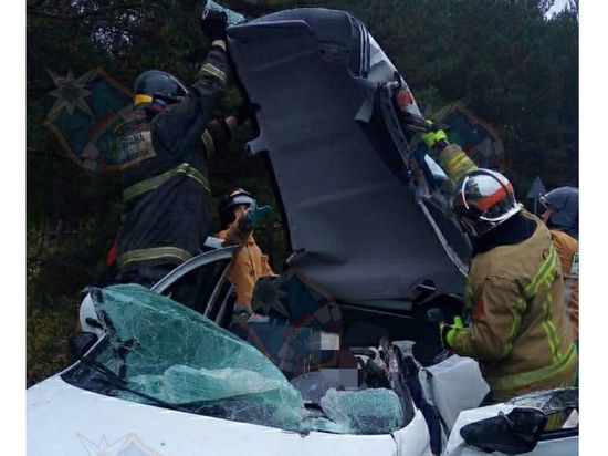На трассе «Кола» водитель «Лады» погиб в ДТП с фурой