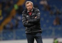 Футбольный клуб «Ростов» и тренер Юрий Семин объявили о прекращении сотрудничества. Знаменитый тренер, побеждавший в чемпионатах России и Украины, подал в отставку, которую клуб принял.

