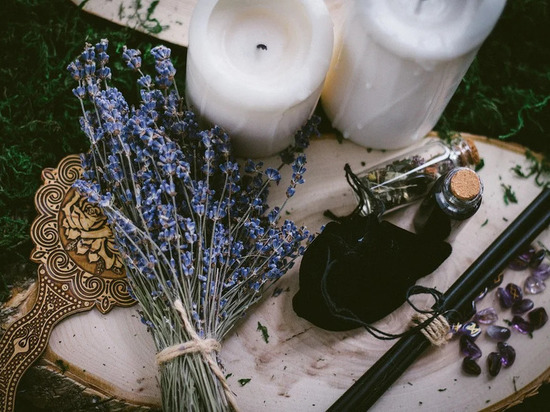 Две смолянки воровали деньги у пенсионеров во время «снятия порчи»