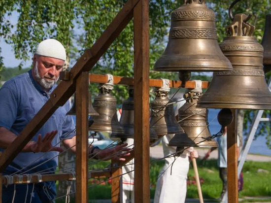 В Ленобласти фестиваль «Звоны на Вознесение» собрал мастеров колокольного звона