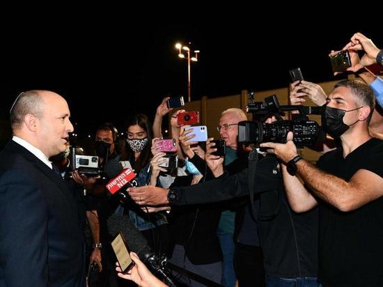 Израиль: Нафтали Беннет похвалил силы безопасности и улетел в США