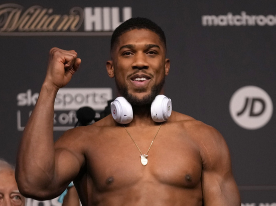 СМИ: Джошуа попал в больницу после боя с Усиком