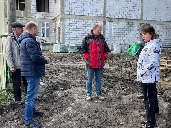 Глава рязанского минстроя проверил ход строительства школы в Сасове