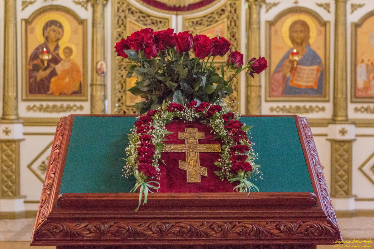 Церковный праздник сегодня что можно делать. С праздником Животворящего Креста Господня. Воздвижение Животворящего Креста Господня 27 сентября. 14 Августа Воздвижение Креста Господня. Воздвижение Креста Господня 27 сентября (14 сентября).