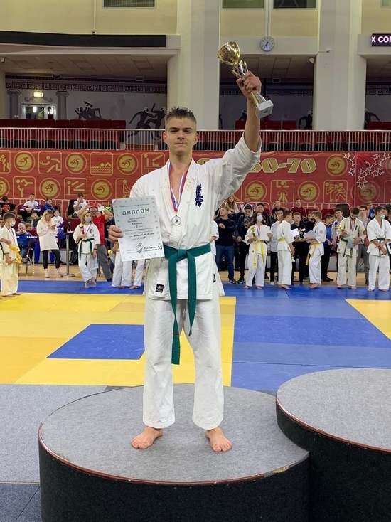 Серебряным призером всероссийских соревнований «Московский кайман» стал каратист из Салехарда