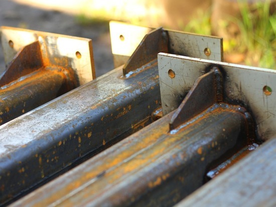 Неизвестные украли металлические столбы с территории школы в Чите