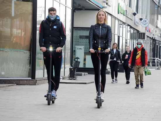 В Москве фанаты Понасенкова испортили 600 электросамокатов