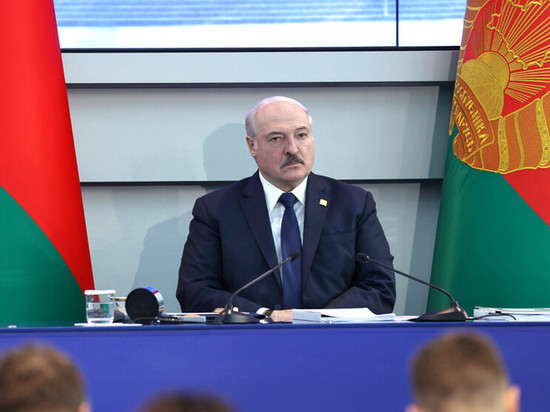 Лукашенко заявил о "гуманитарной катастрофе" на границе с Евросоюзом