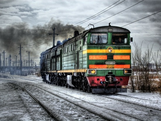 Под Красноярском рецидивисты надругались над мужчиной и бросили умирать под поезд