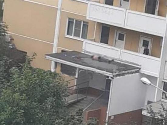 Девушка разбилась насмерть, выпав из окна в Краснодаре