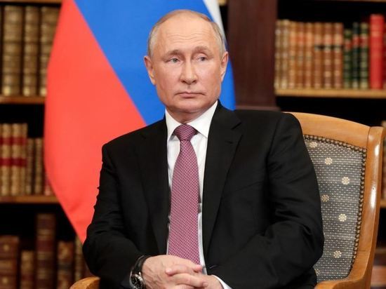 Путин поручил установить госрегулирование информации для детей в интернете