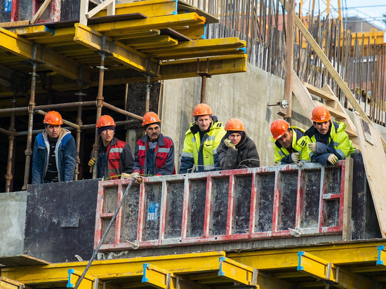 Минтруд дополнит перечень профессий для упрощенного получения гражданства