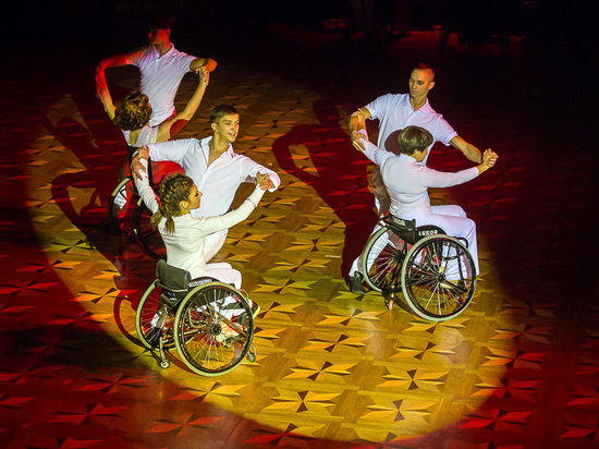 Вальс на инвалидных колясках исполнят в Омске актеры с ограниченными возможностями здоровья