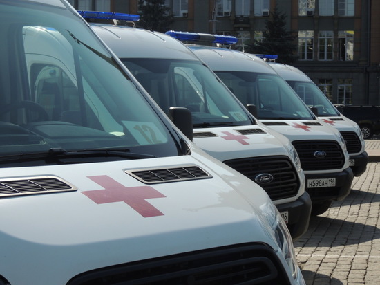Машину скорой помощи обстреляли в Екатеринбурге
