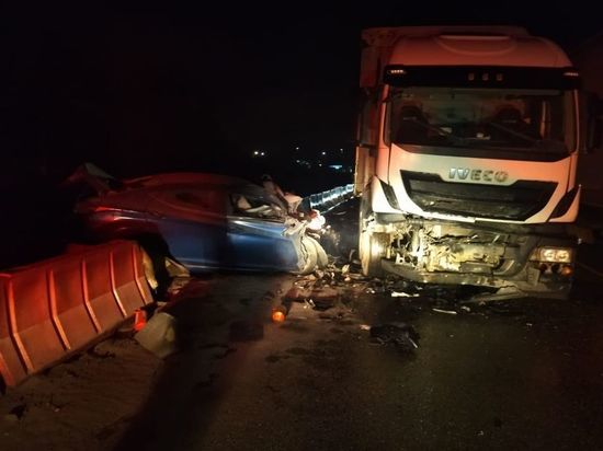 Водитель Hyundai Solaris погиб в лобовом ДТП с грузовиком в Чувашии