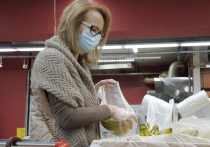 Исследование, проведенное в Великобритании, показывает, что у людей, которые не носят маски в помещении, в два раза больше шансов получить положительный результат теста на COVID