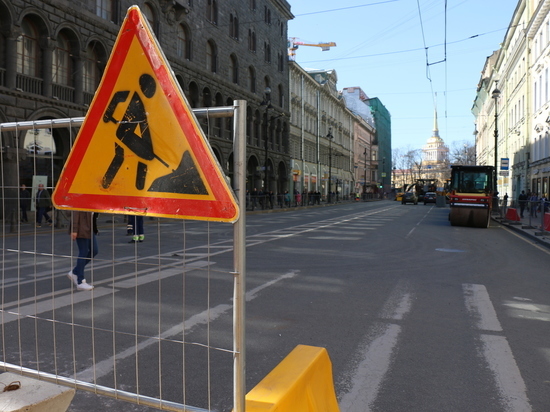 Петербуржцам надоело уступать дороги киношникам и стоять в пробках