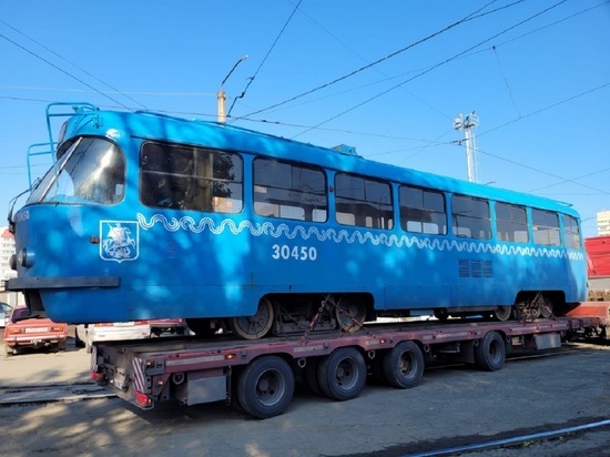 Голубой вагон: в Барнаул приехали списанные «собянинские» трамваи