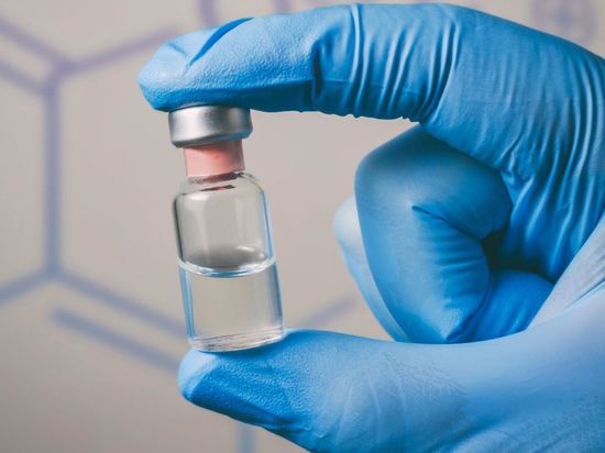 Названы сроки начала клинических испытаний новой вакцины от COVID-19 в Петербурге