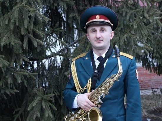 В Брянске музыкант-росгвардеец посаятил альбом генералу Романову