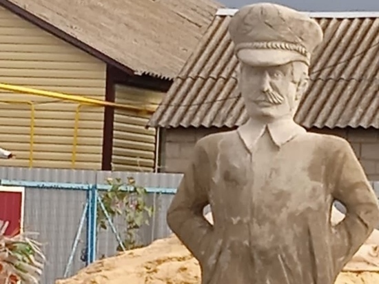 В Советском районе Курской области появился памятник Сталину