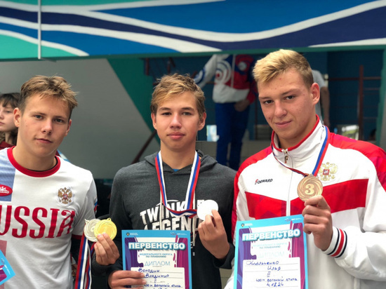 Девятнадцать наград привезли новгородские пловцы с чемпионата и первенства СЗФО