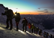 Альпинист Артем Нестеров, который был участником восхождения на Эльбрус, в ходе которого погибло несколько человек, рассказал, как погибла его супруга