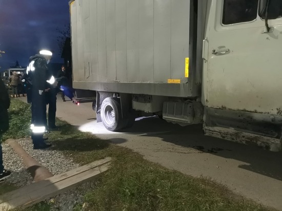 Полуторагодовалая малышка погибла под колесами Зила в Свердловской области