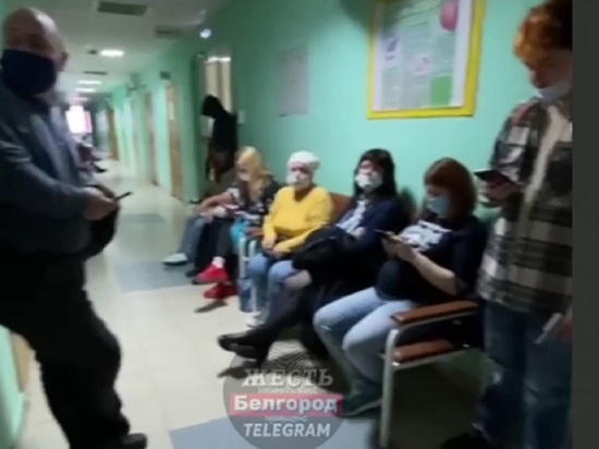 Белгородцы пожаловались в соцсетях на многочасовые очереди в поликлиниках