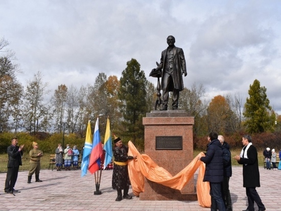 В Туве открыли еще один памятник Иннокентию Сафьянову