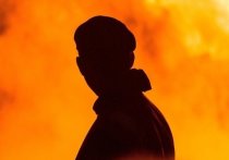 Поздним вечером 29 сентября на улице Облепиховой в поселке Песчанке города Читы загорелся деревянный гараж, огонь перебросился на дом