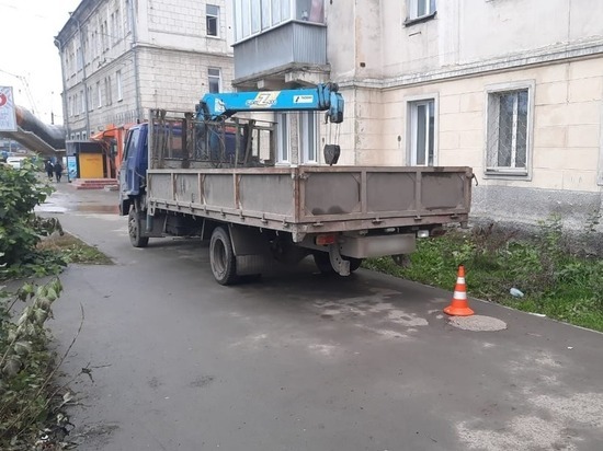 В Новосибирске самогруз насмерть сбил 41-летнюю женщину на тротуаре