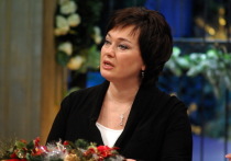 Телеведущая Лариса Гузеева выложила в сторис на своей странице в Instagram видео с больничной койки