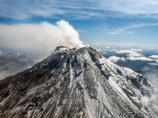 Активность вулканов Камчатки вызвана отслоением кусков земной коры