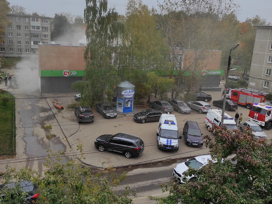 На улице Космонавтов в Рязани загорелся супермаркет «Пятёрочка»